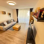 June\'S Urban Residence