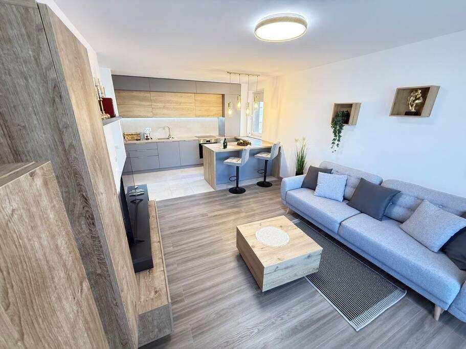 June's Urban Apartament Brașov